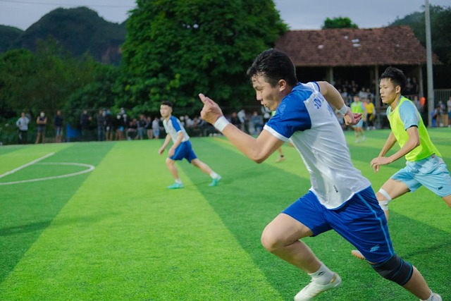 也在防守反 也在防守反